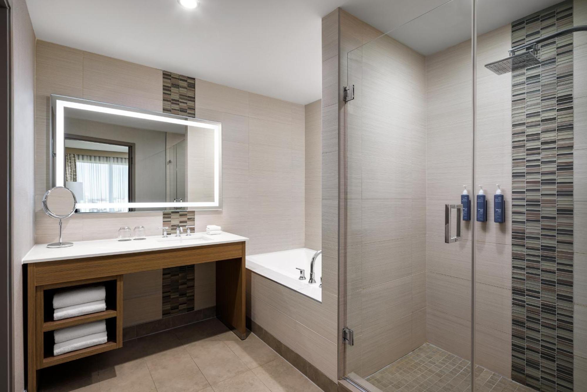The Westin Calgary Airport Hotel Bagian luar foto