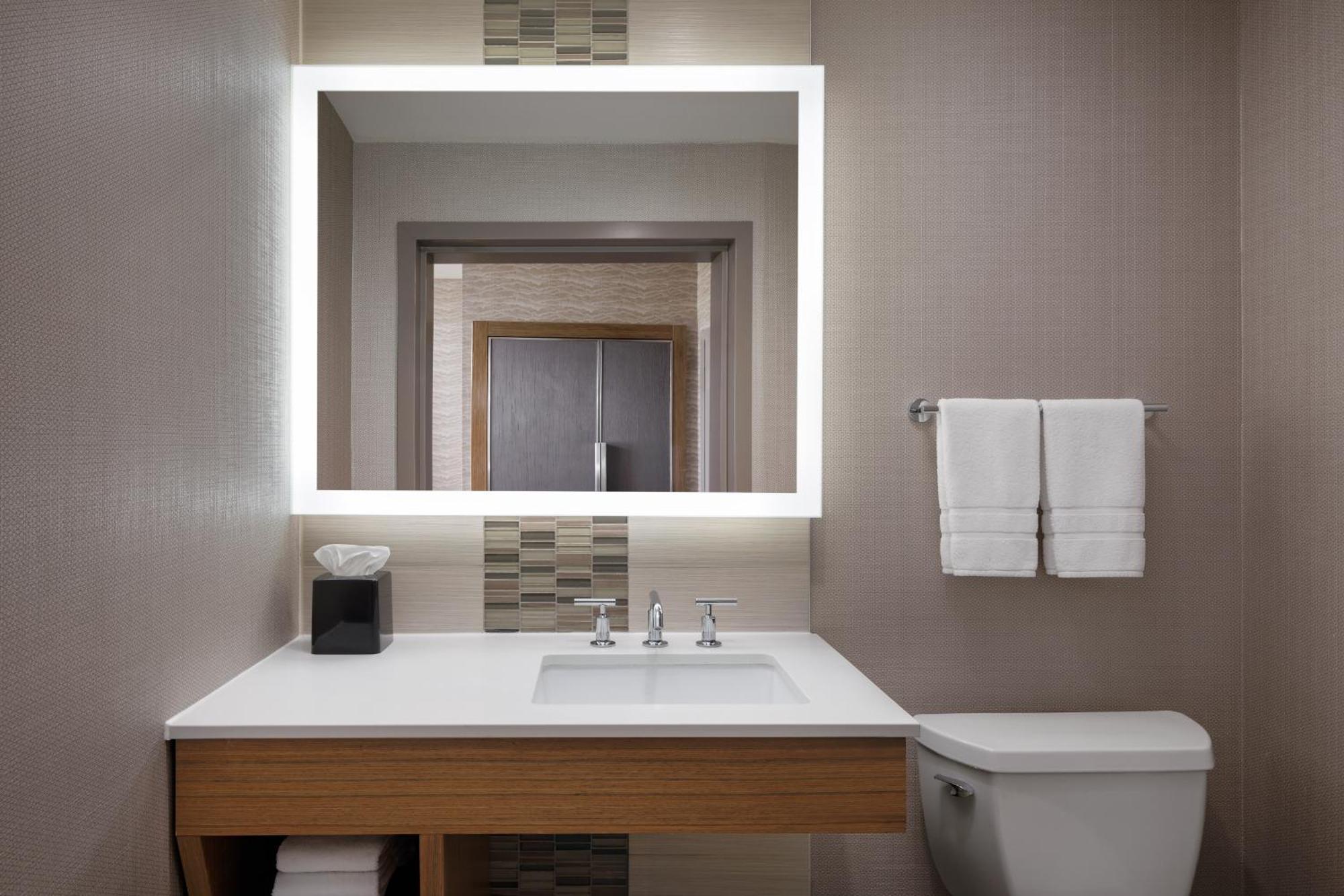 The Westin Calgary Airport Hotel Bagian luar foto